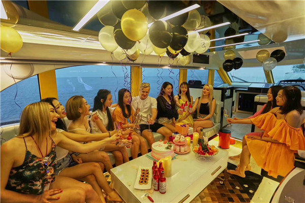 深圳哪里有豪华游艇出海-游艇聚会-大鹏南澳游艇租赁