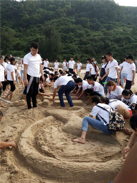 深圳市千小光电南澳西冲海边休闲烧烤秋游户外团建活动收官
